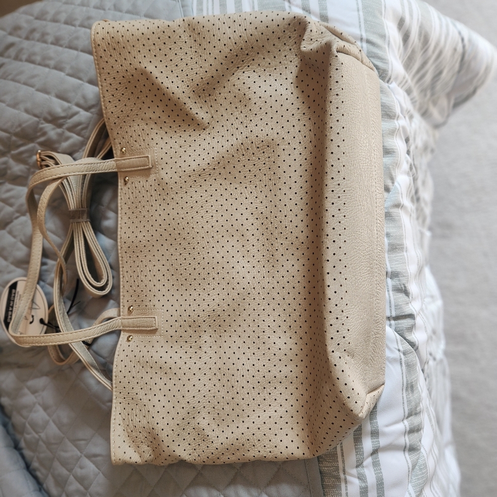 Under One Sky tan purse. Four zippers two inside and two outside. Dots design - Picture 6 of 7